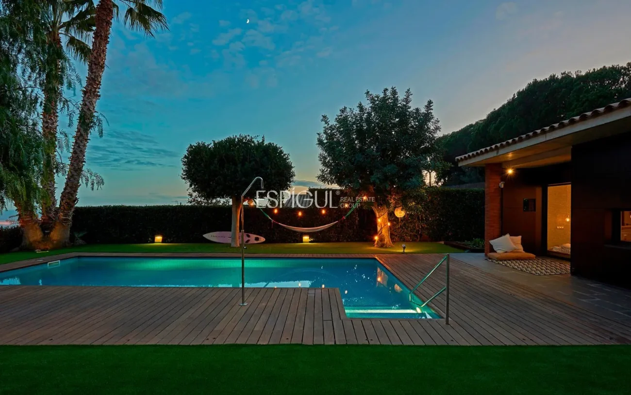 Espectacular casa en una gran parcela con jardín y piscina