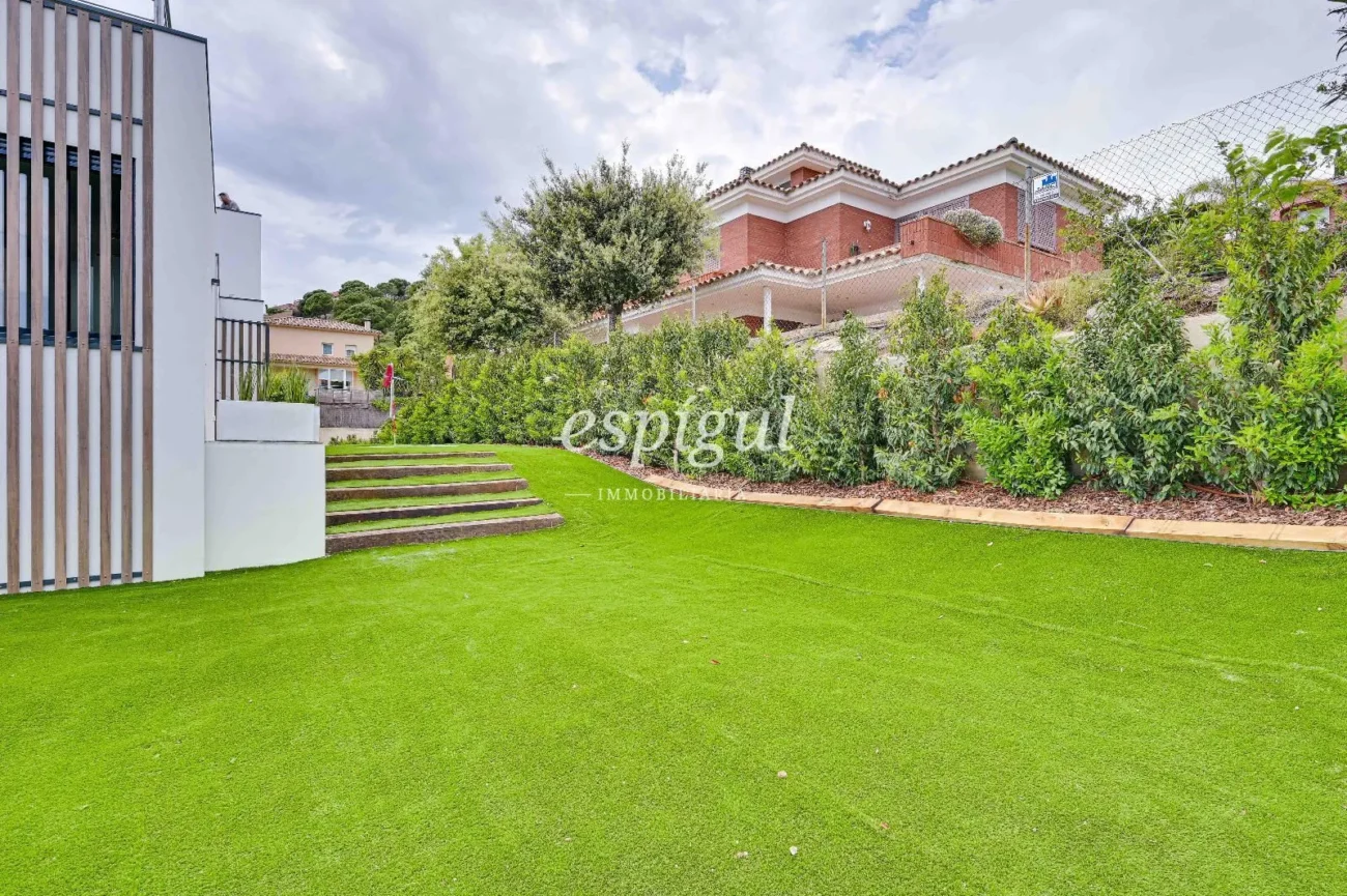 Stunning Property in Sant Berger, Teià – Luxury and Design with Sea Views