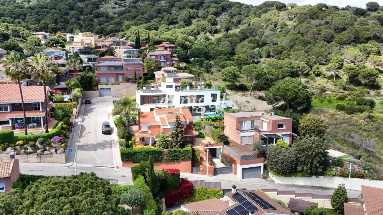 Stunning Property in Sant Berger, Teià – Luxury and Design with Sea Views