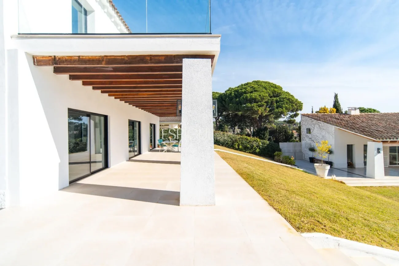 Exclusiva casa restaurada con grandes cualidades en el golf de Sant Andreu de Llavaneres