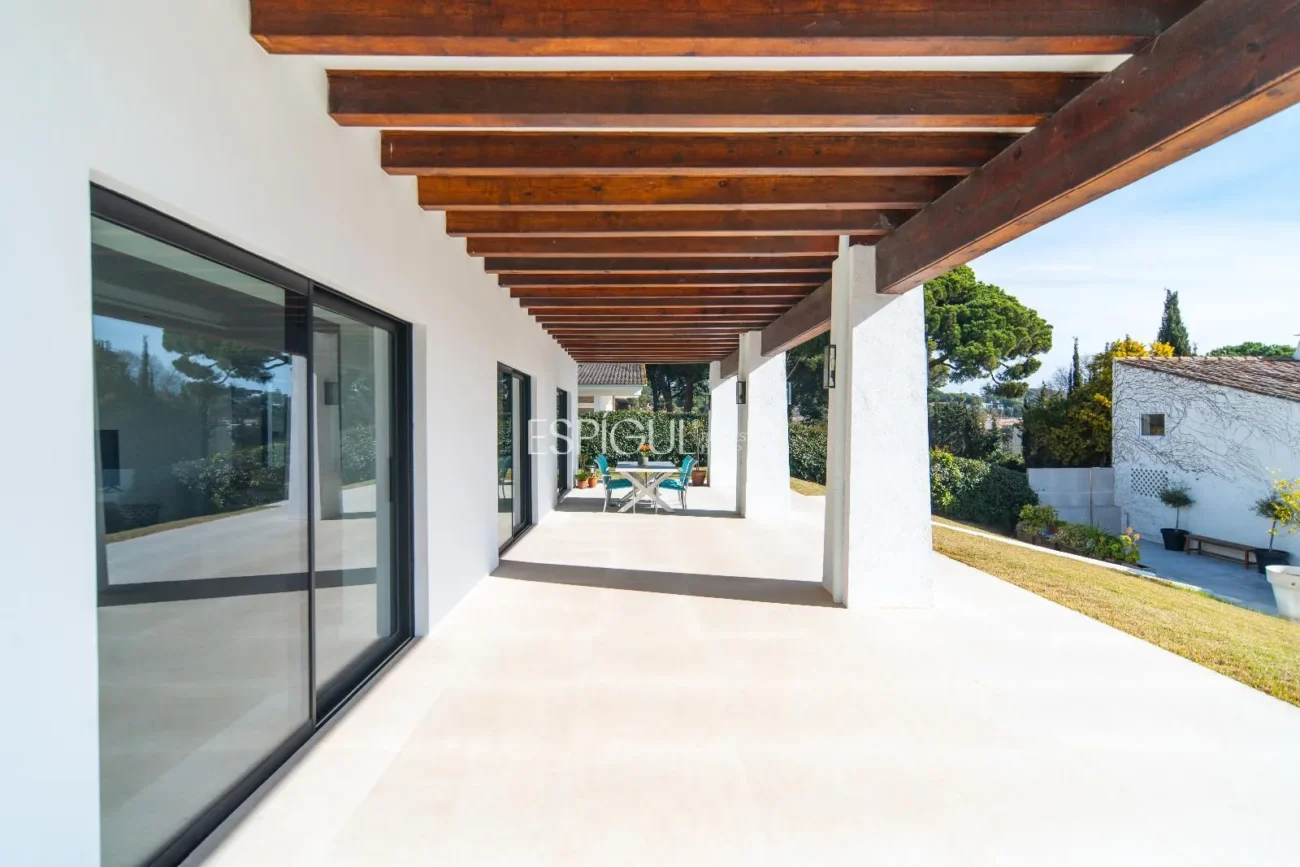 Exclusiva casa restaurada con grandes cualidades en el golf de Sant Andreu de Llavaneres