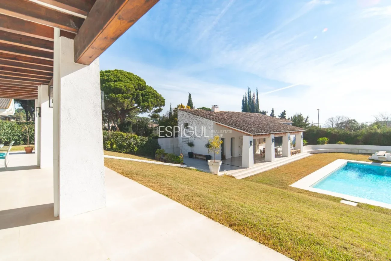 Exclusiva casa restaurada con grandes cualidades en el golf de Sant Andreu de Llavaneres