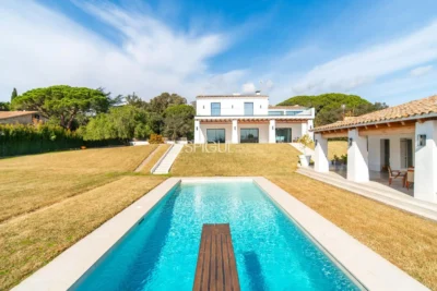 Exclusiva casa restaurada con grandes cualidades en el golf de Sant Andreu de Llavaneres