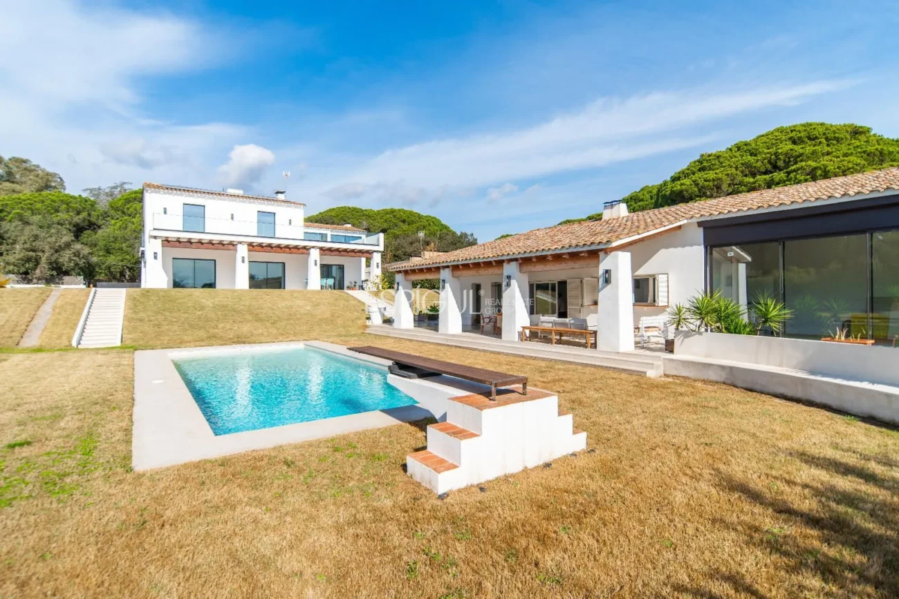 Exclusiva casa restaurada con grandes cualidades en el golf de Sant Andreu de Llavaneres