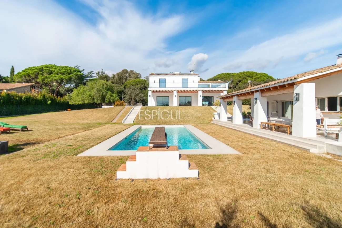 Exclusiva casa restaurada con grandes cualidades en el golf de Sant Andreu de Llavaneres
