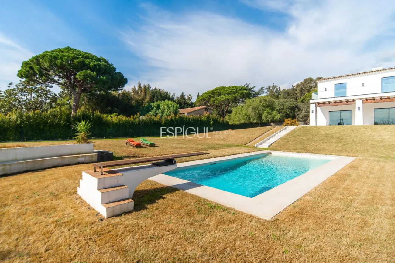 Exclusiva casa restaurada con grandes cualidades en el golf de Sant Andreu de Llavaneres