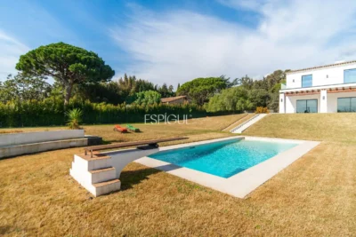 Exclusiva casa restaurada con grandes cualidades en el golf de Sant Andreu de Llavaneres