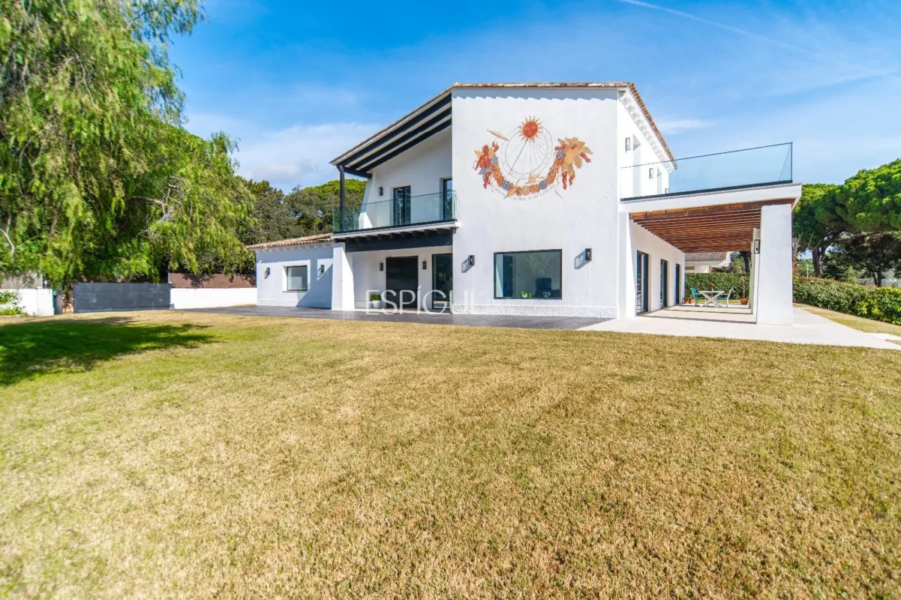 Exclusiva casa restaurada con grandes cualidades en el golf de Sant Andreu de Llavaneres