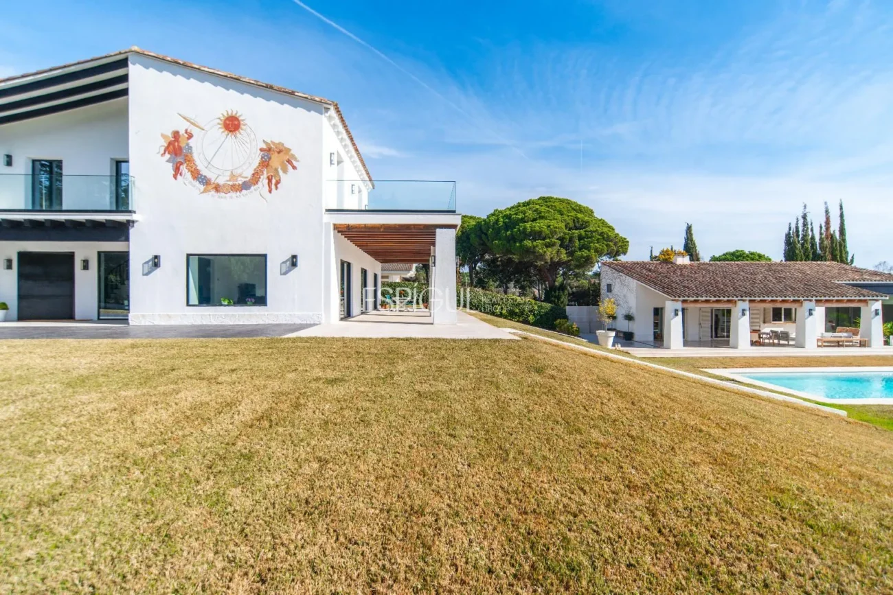 Exclusiva casa restaurada con grandes cualidades en el golf de Sant Andreu de Llavaneres
