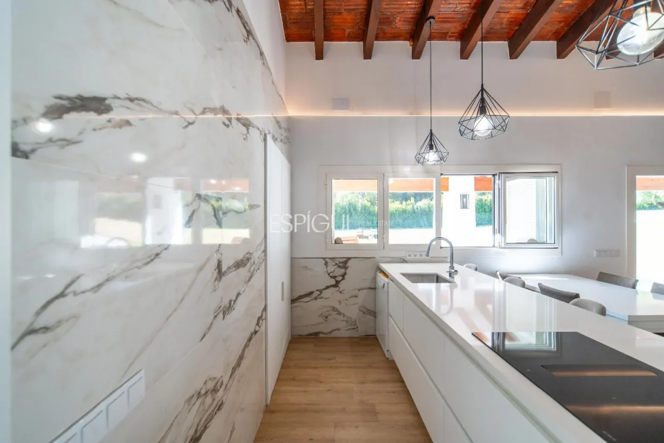 Exclusiva casa restaurada con grandes cualidades en el golf de Sant Andreu de Llavaneres