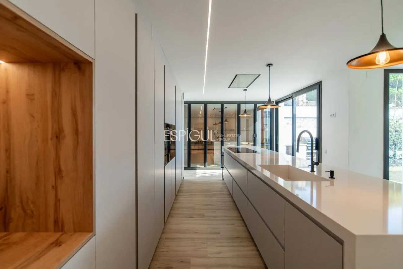 Exclusiva casa restaurada con grandes cualidades en el golf de Sant Andreu de Llavaneres