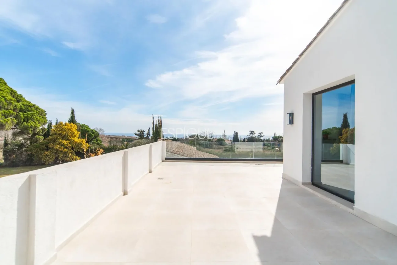 Exclusiva casa restaurada con grandes cualidades en el golf de Sant Andreu de Llavaneres