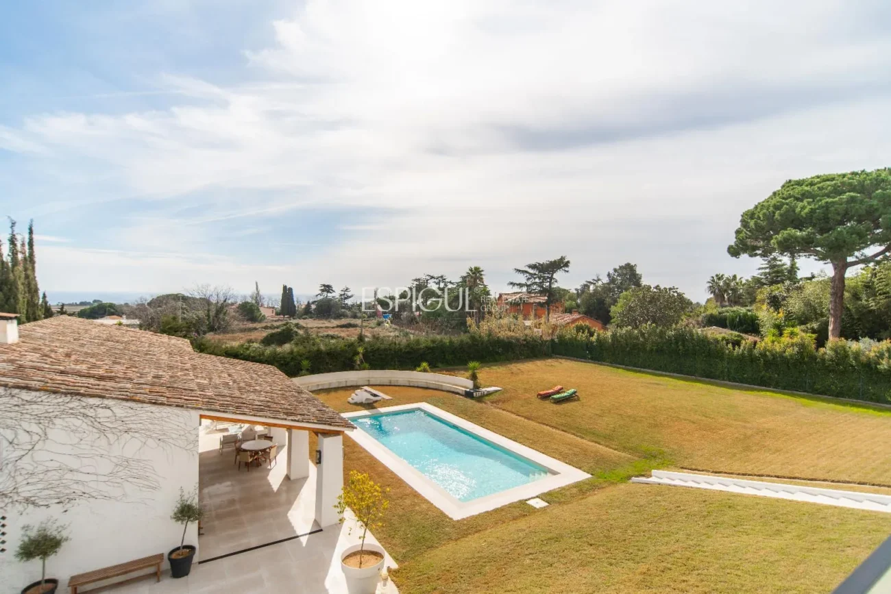 Exclusiva casa restaurada con grandes cualidades en el golf de Sant Andreu de Llavaneres