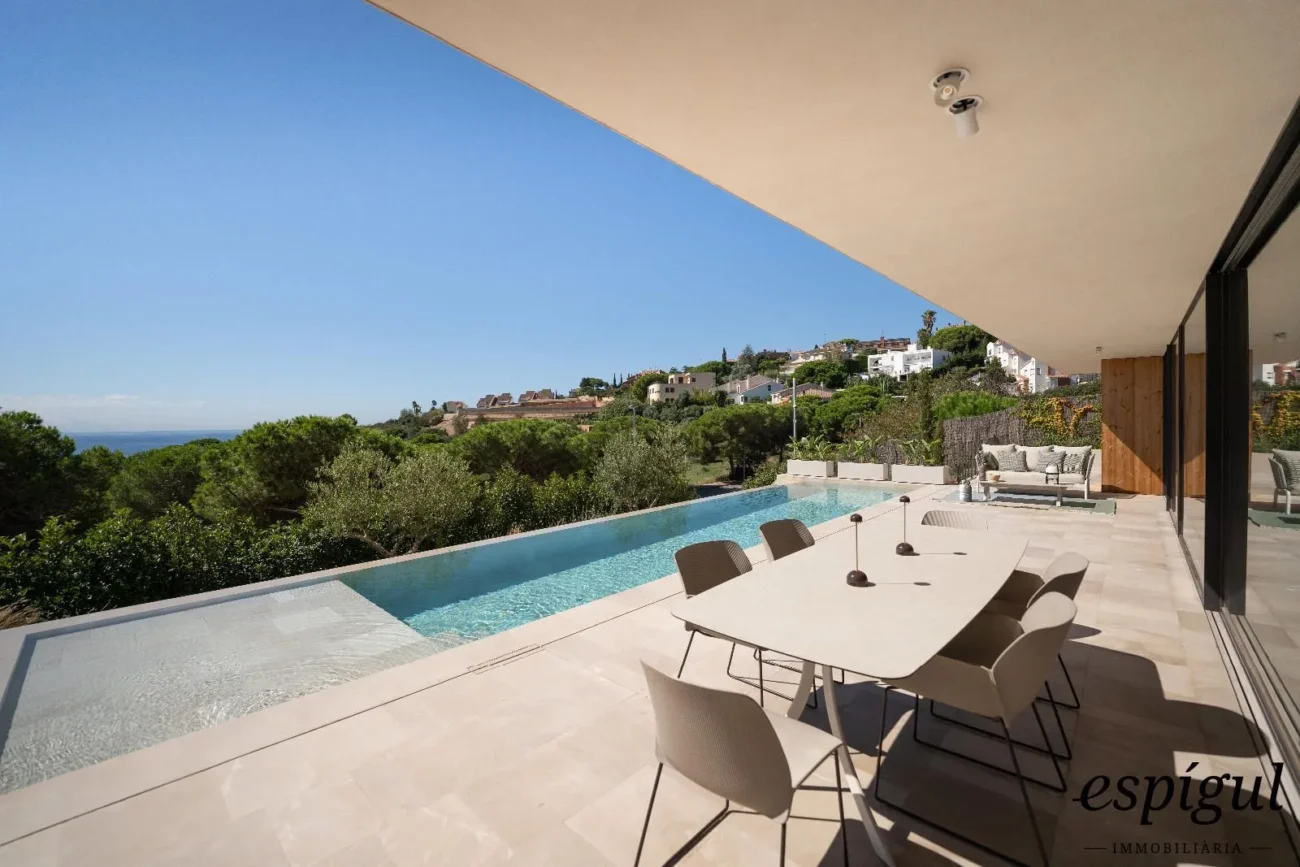 Exclusiva residència de luxe amb disseny vanguardista i confort absolut