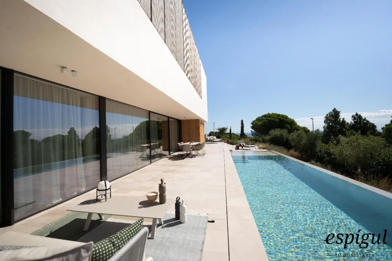 Exclusiva residència de luxe amb disseny vanguardista i confort absolut