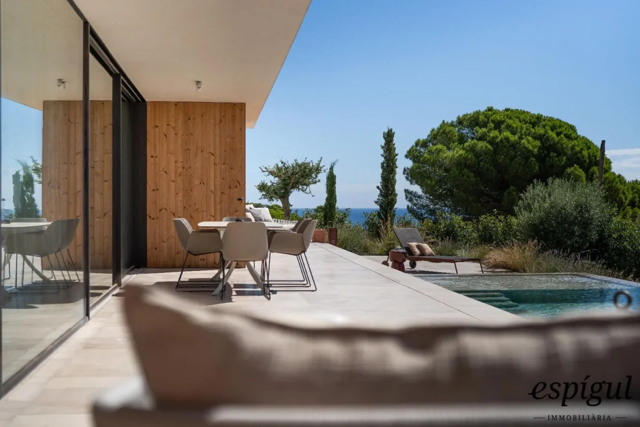 Exclusiva residència de luxe amb disseny vanguardista i confort absolut