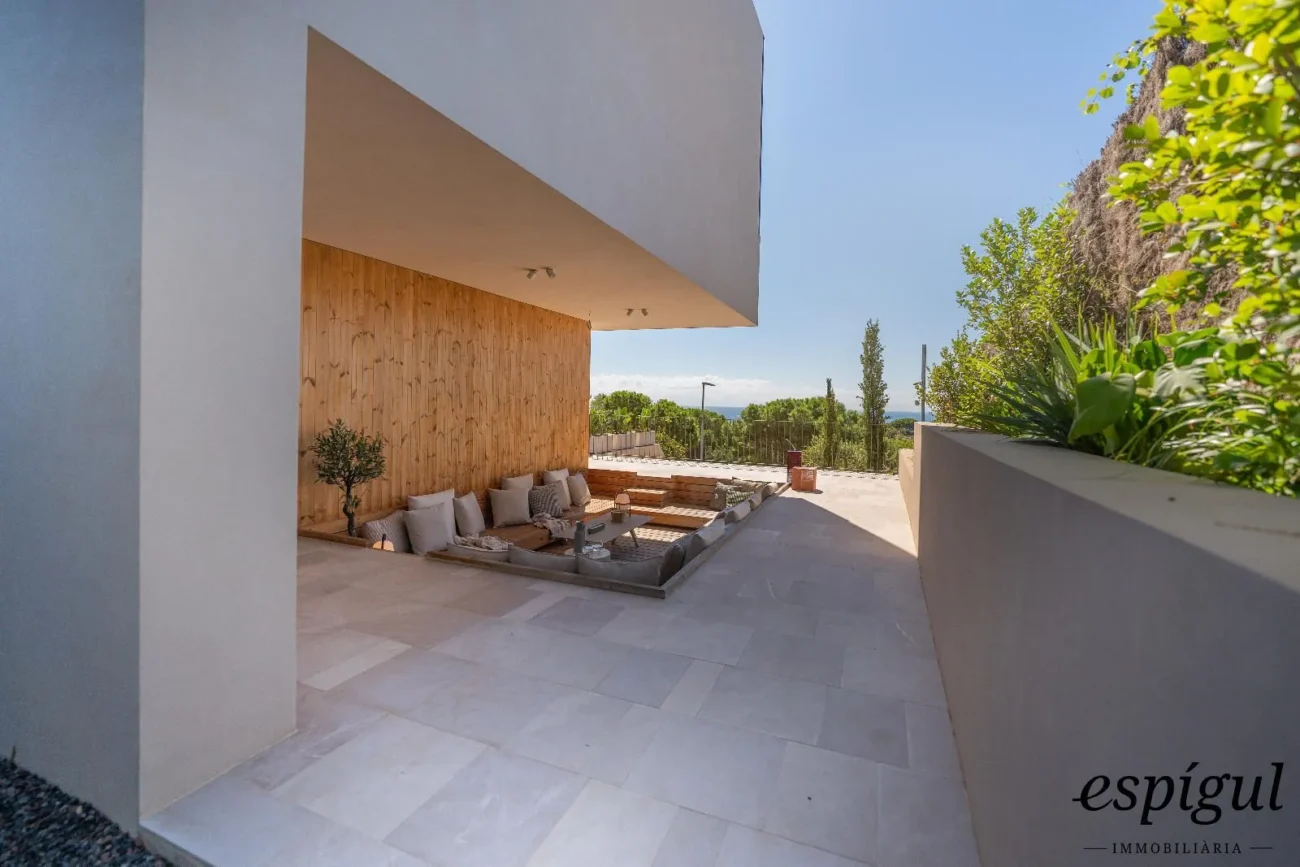 Exclusiva residència de luxe amb disseny vanguardista i confort absolut