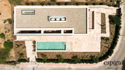 Exclusiva residència de luxe amb disseny vanguardista i confort absolut