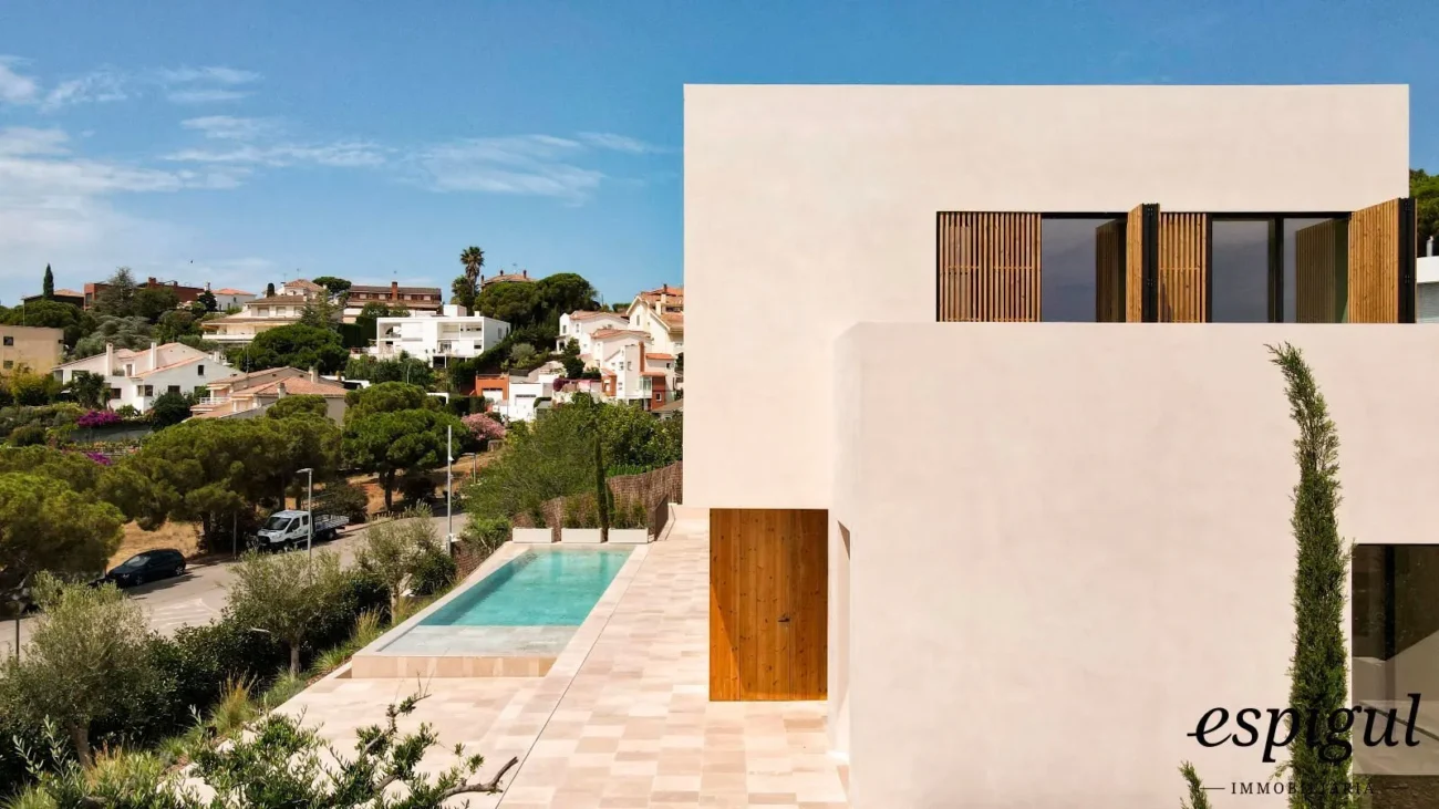 Exclusiva residència de luxe amb disseny vanguardista i confort absolut