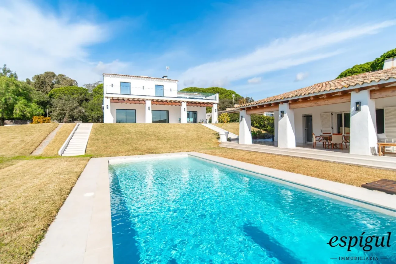 Maison exclusive restaurée avec de grandes qualités sur le terrain de golf de Sant Andreu de Llavaneres