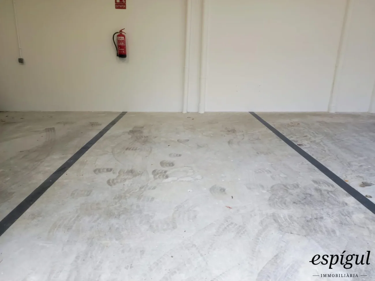 Plaza de parking en planta baja en Girona – Químics