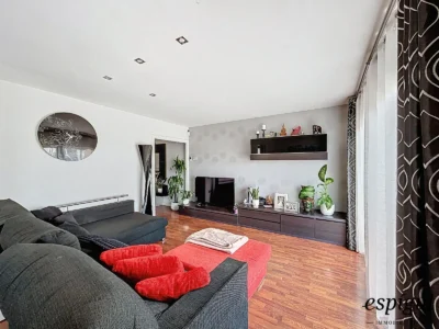Bonito ático en el centro de Mataró con terraza de 35 m² y parking.