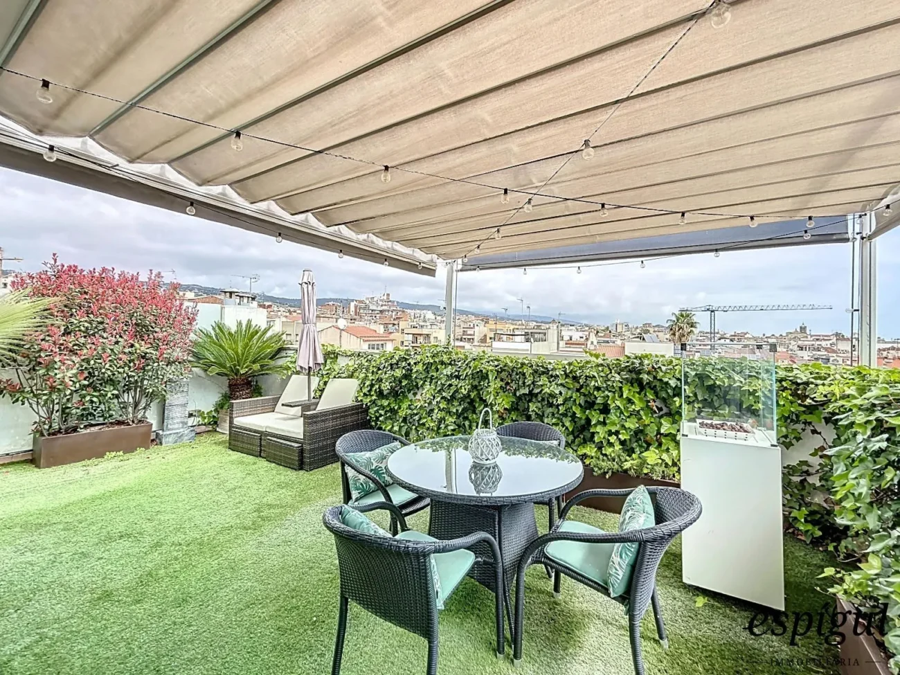 Bonito ático en el centro de Mataró con terraza de 35 m² y parking.