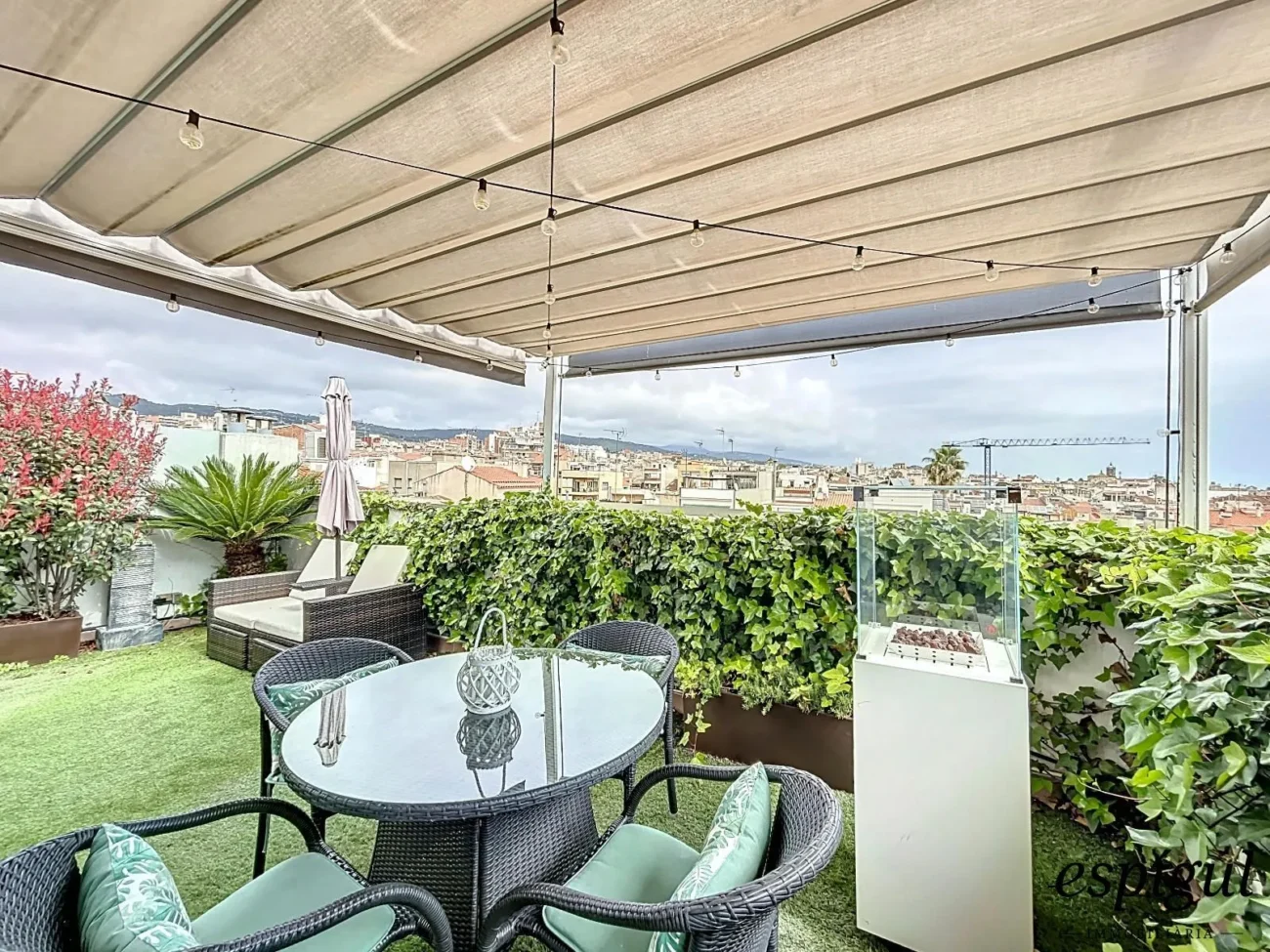 Bonito ático en el centro de Mataró con terraza de 35 m² y parking.