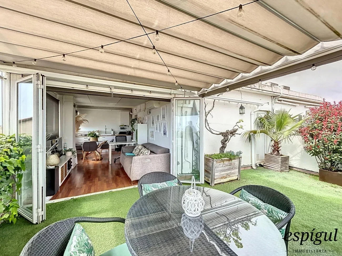 Bonito ático en el centro de Mataró con terraza de 35 m² y parking.