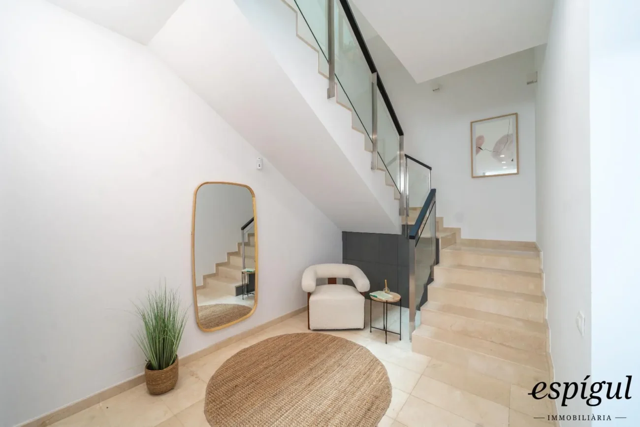Espectacular casa reformada, amb acabats de qualitat, disseny modern i boniques vistes.