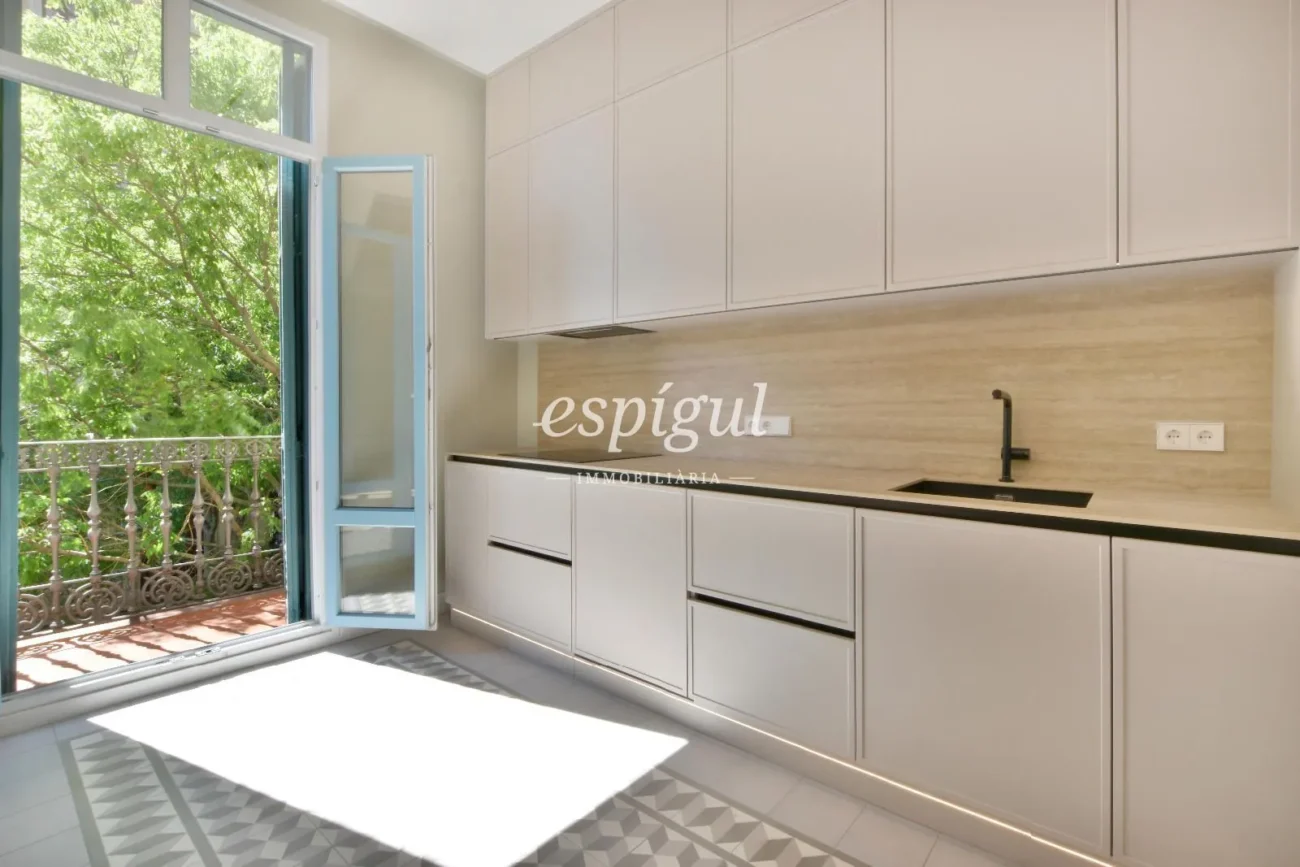 Elegante piso en venta recién reformado junto a Passeig de Sant Joan, Barcelona