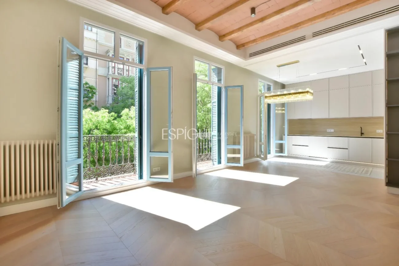 Elegante piso en venta recién reformado junto a Passeig de Sant Joan, Barcelona