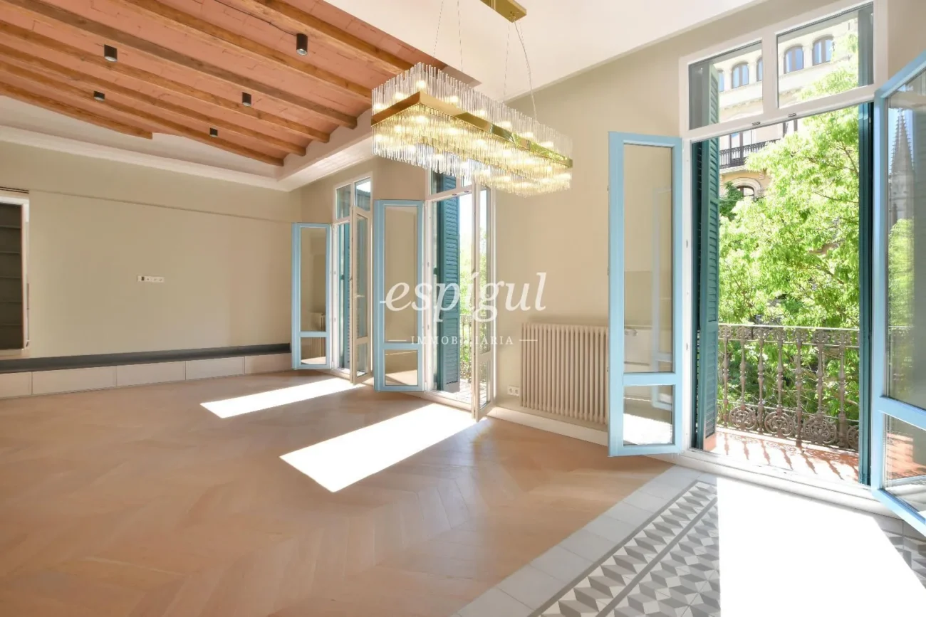 Elégant appartement récemment rénové à vendre près du Passeig de Sant Joan, Barcelone
