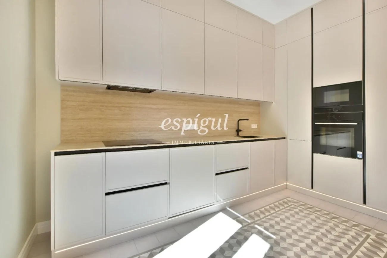 Elegante piso en venta recién reformado junto a Passeig de Sant Joan, Barcelona