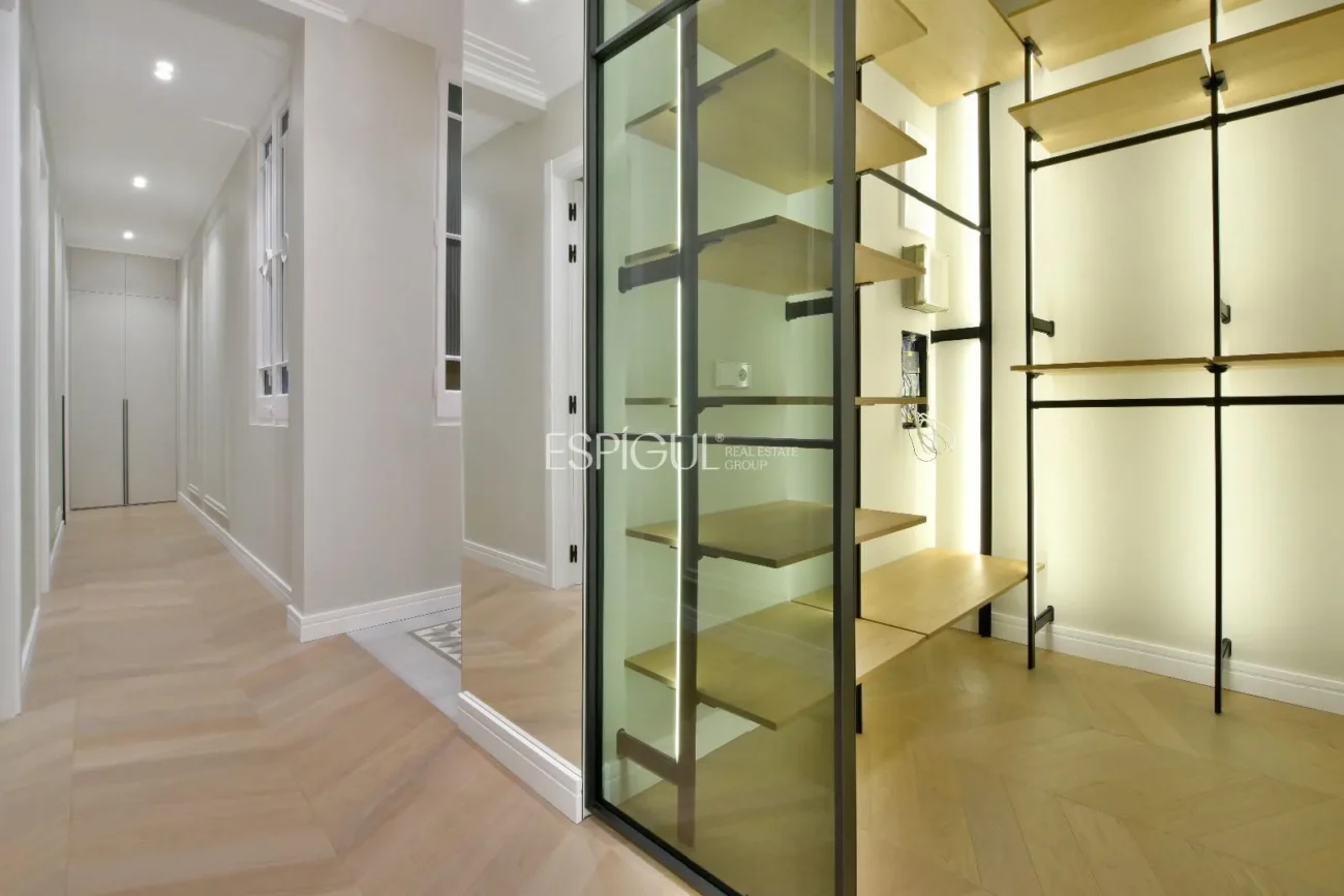 Élégant appartement à vendre récemment rénové à côté du Passeig de Sant Joan, Barcelone