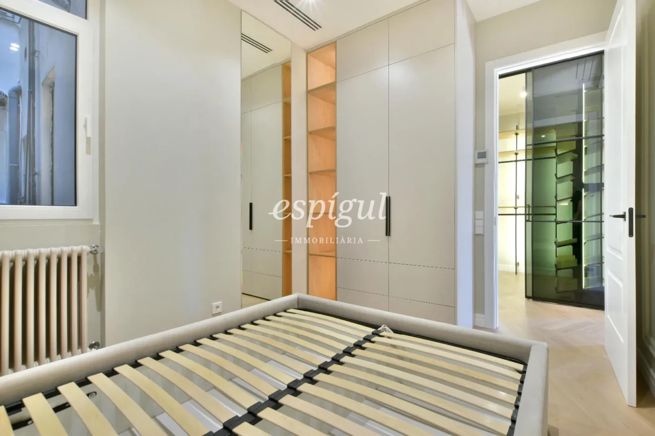 Elegante piso en venta recién reformado junto a Passeig de Sant Joan, Barcelona