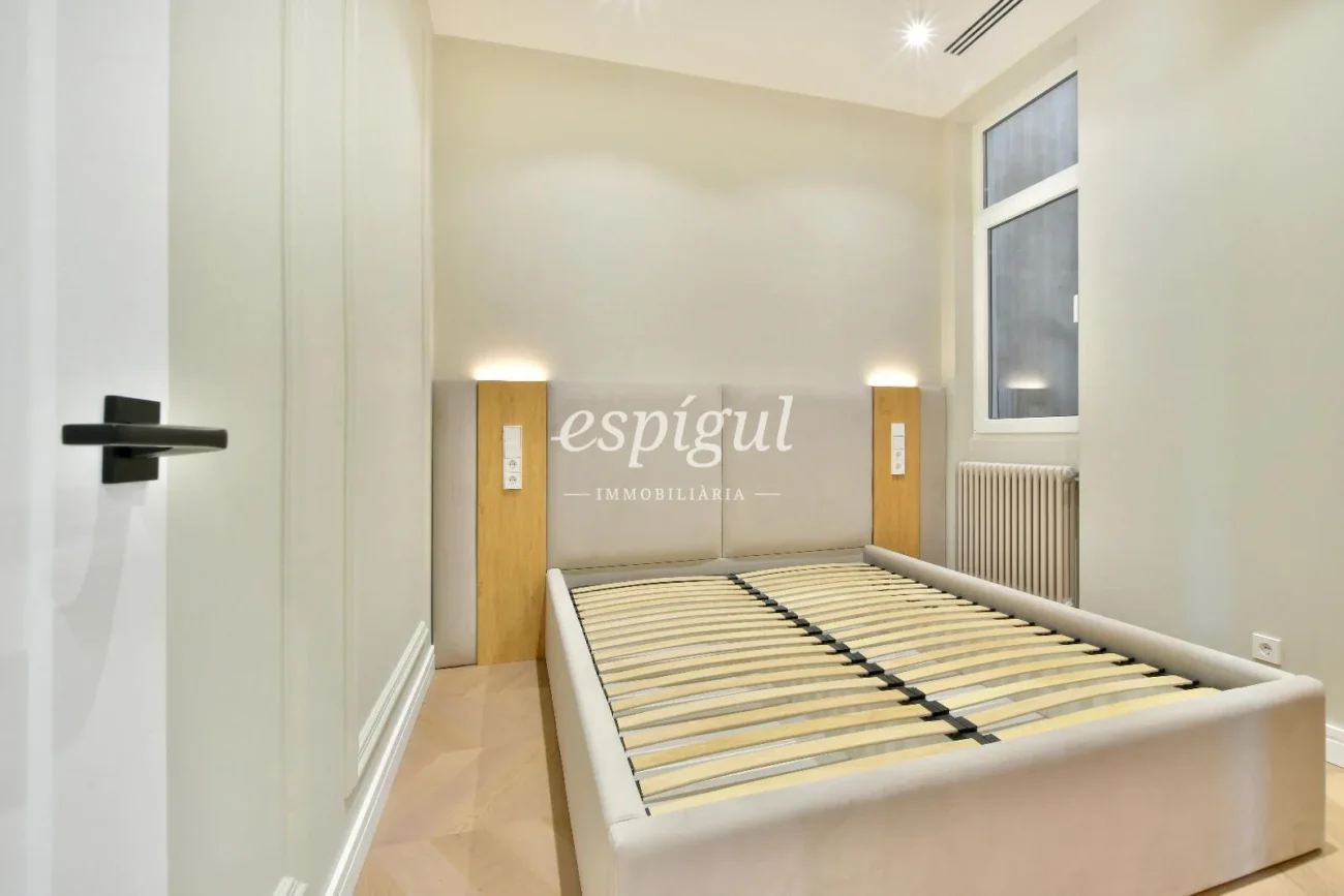 Elegante piso en venta recién reformado junto a Passeig de Sant Joan, Barcelona