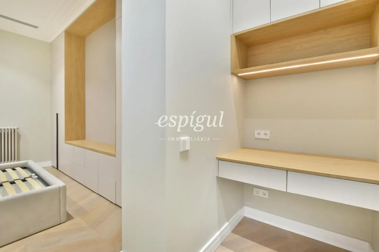 Elegante piso en venta recién reformado junto a Passeig de Sant Joan, Barcelona