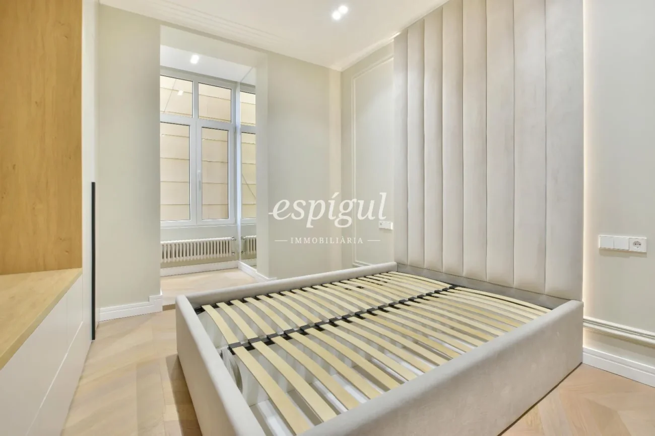 Elegante piso en venta recién reformado junto a Passeig de Sant Joan, Barcelona