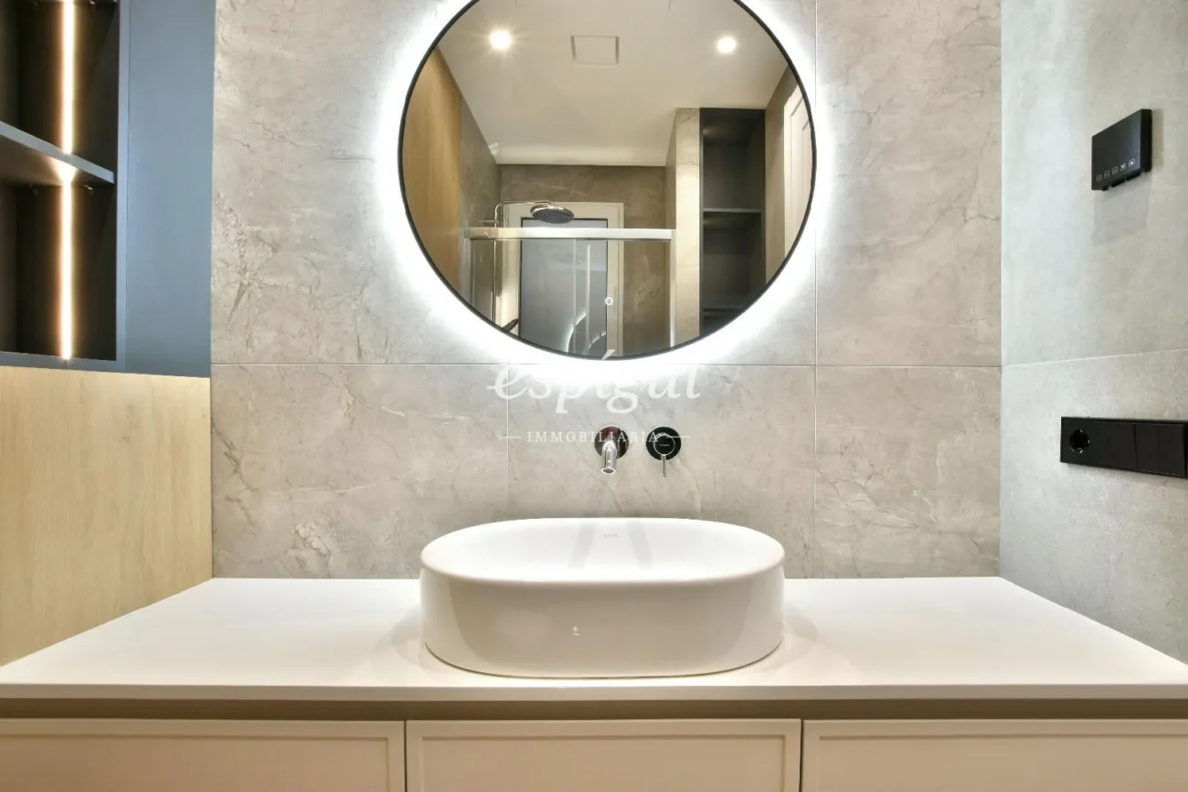 Elegante piso en venta recién reformado junto a Passeig de Sant Joan, Barcelona