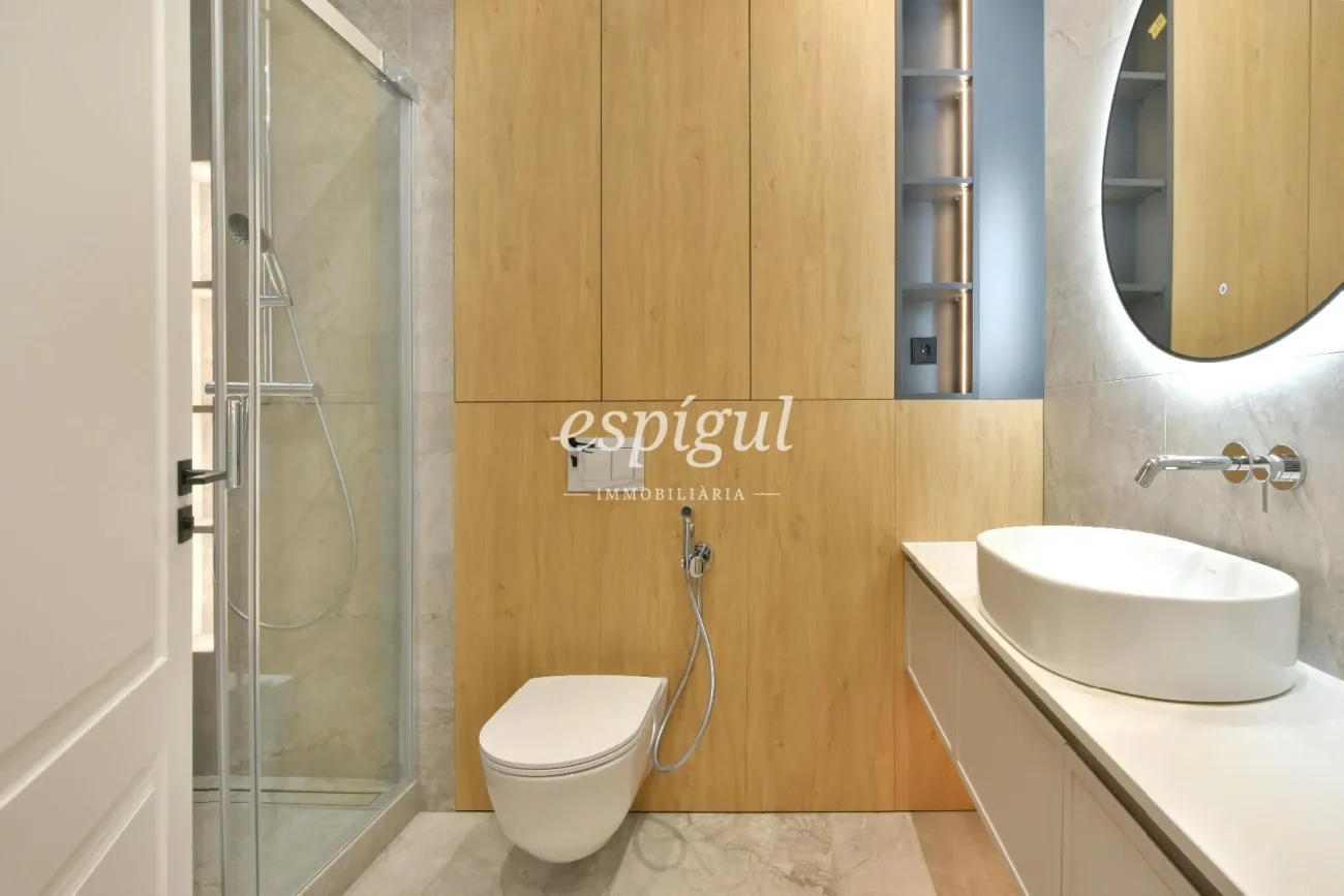 Elegante piso en venta recién reformado junto a Passeig de Sant Joan, Barcelona