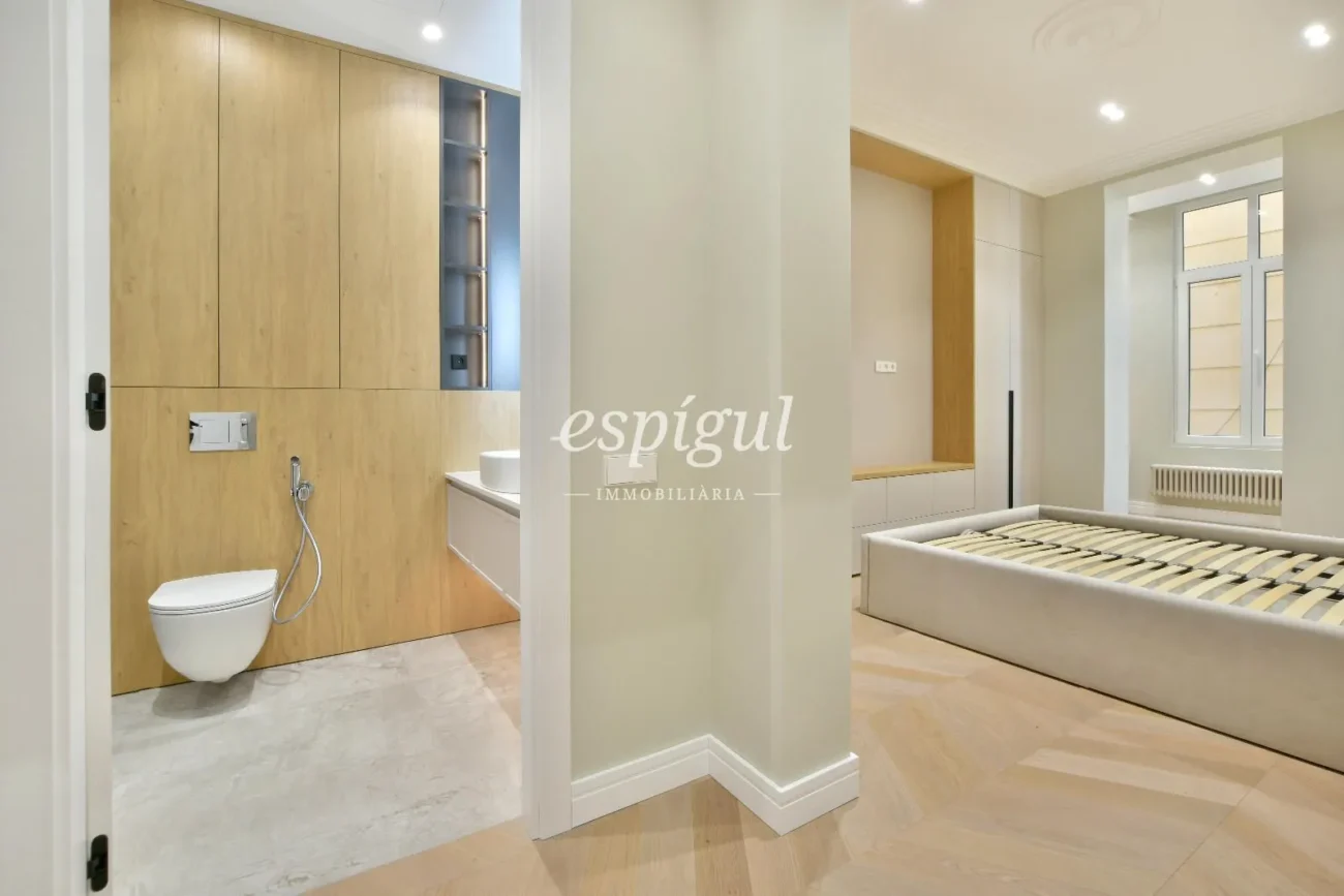 Elegante piso en venta recién reformado junto a Passeig de Sant Joan, Barcelona