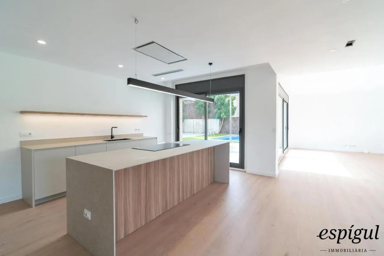 Spectacular house in Alella, totally updated in 2025, with elevator and swimming pool.