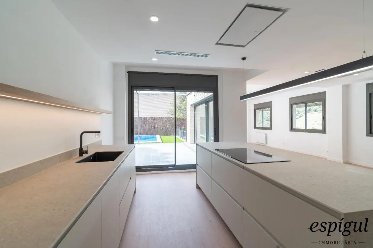 Spectacular house in Alella, totally updated in 2025, with elevator and swimming pool.