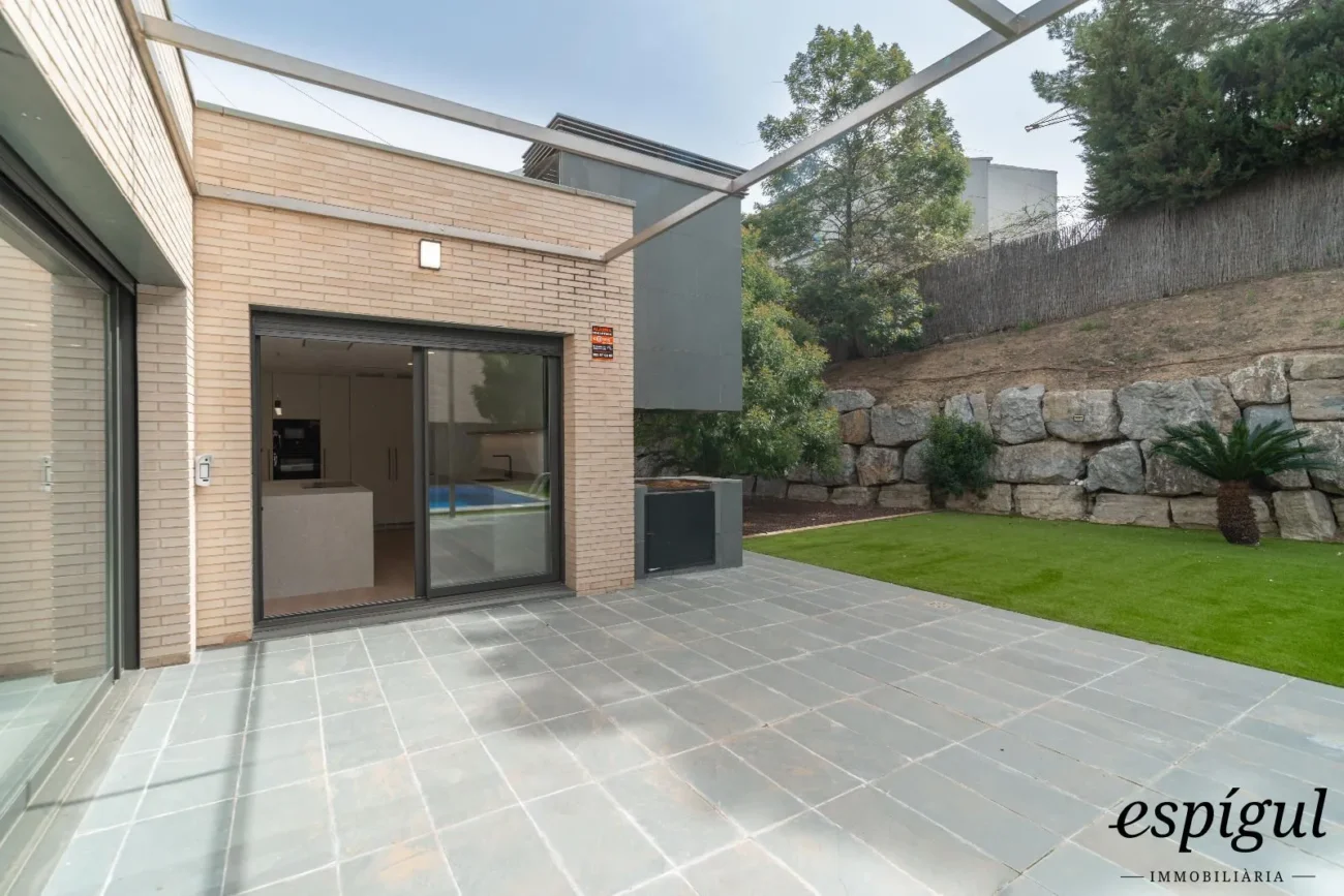 Spectacular house in Alella, totally updated in 2025, with elevator and swimming pool.