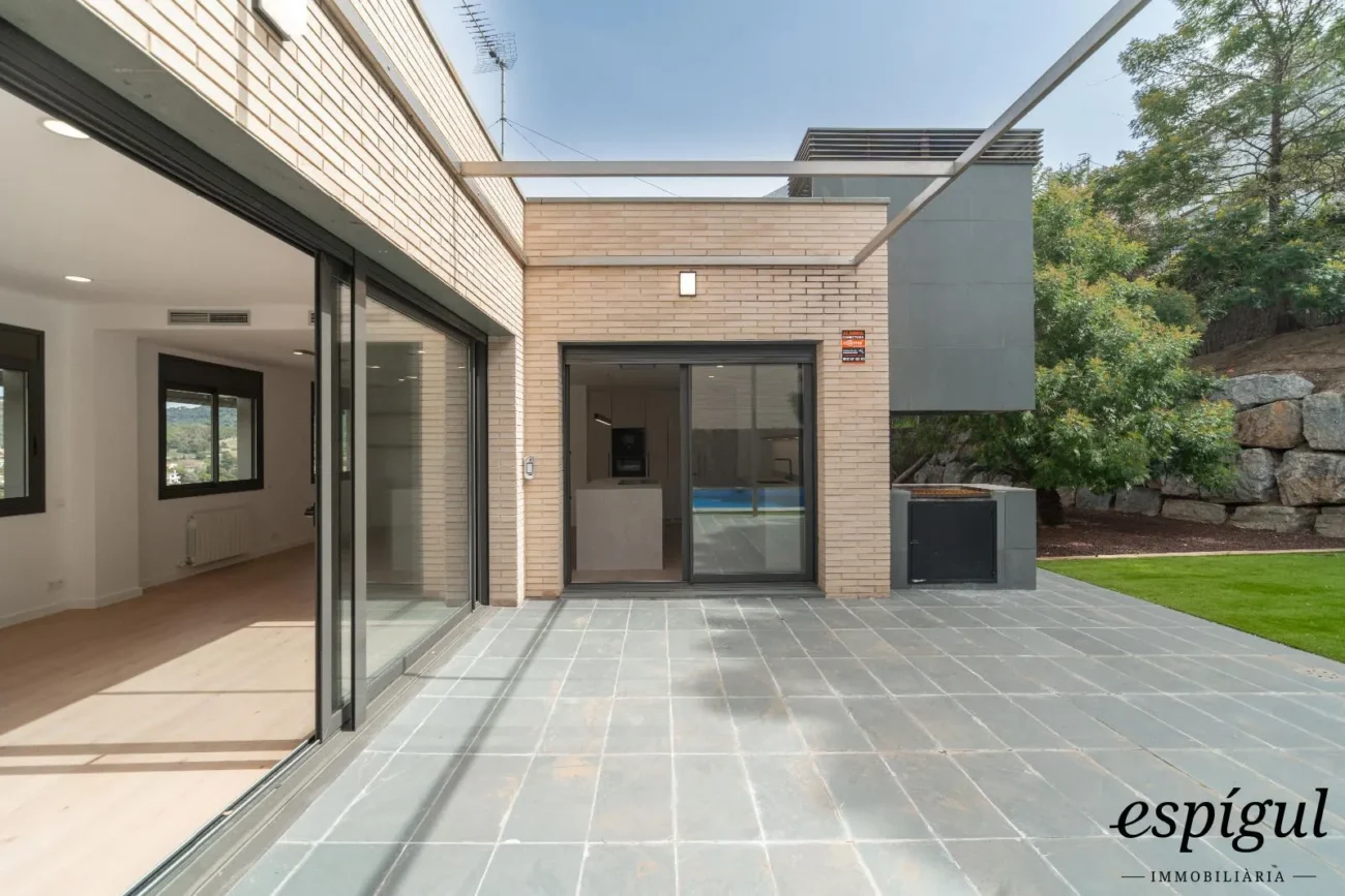 Spectacular house in Alella, totally updated in 2025, with elevator and swimming pool.