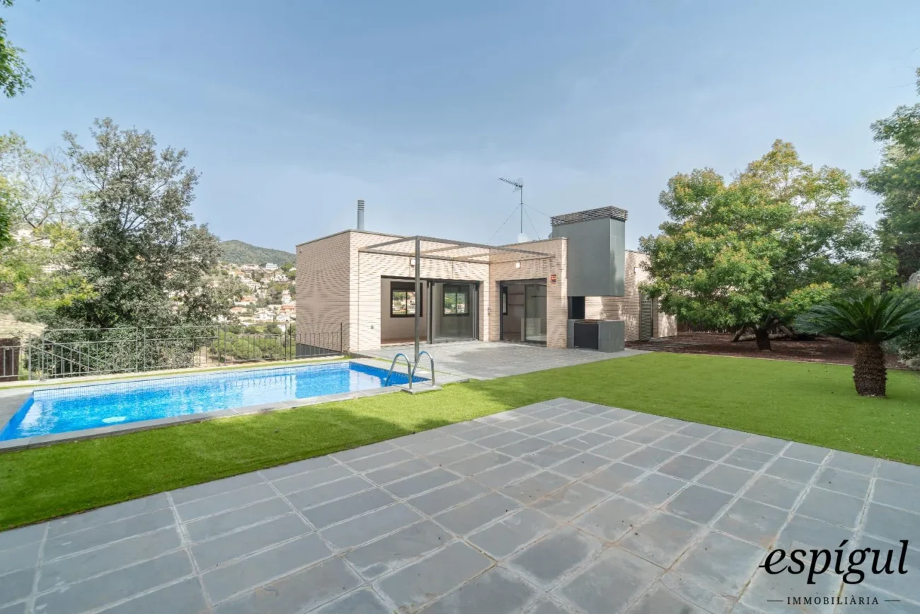 Spectacular house in Alella, totally updated in 2025, with elevator and swimming pool.