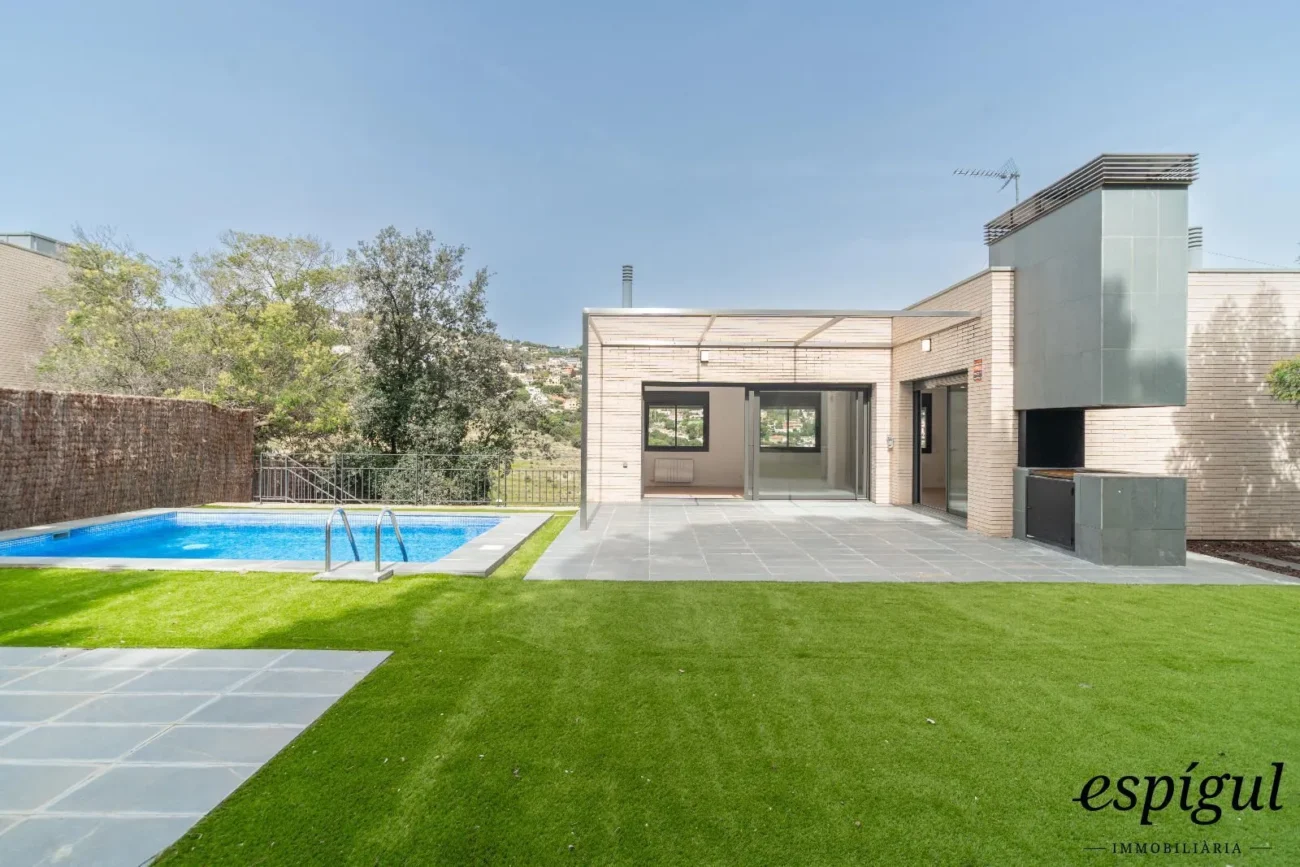 Spectacular house in Alella, totally updated in 2025, with elevator and swimming pool.