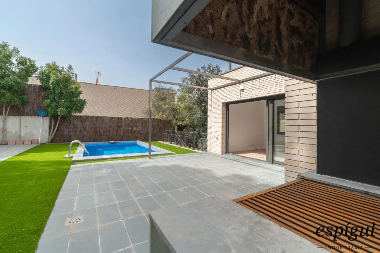 Spectacular house in Alella, totally updated in 2025, with elevator and swimming pool.