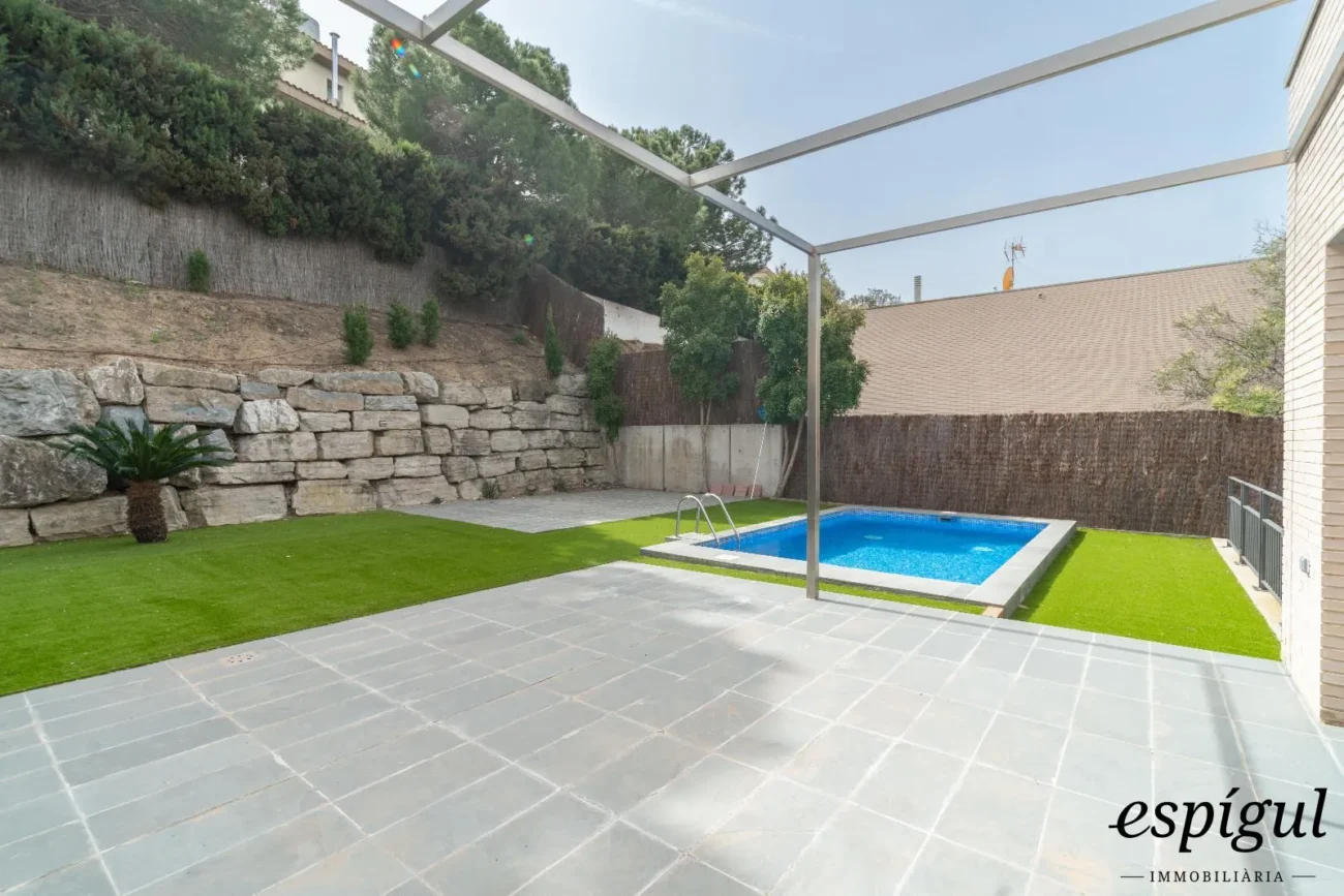 Spectacular house in Alella, totally updated in 2025, with elevator and swimming pool.